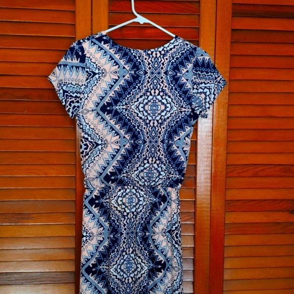 Blue and pink dress - Picture 3 of 3